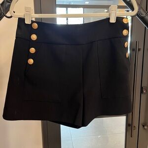 ALICE AND OLIVIA GORGEOUS SHORTS WITH GOLD BUTTONS ON SIDES. SIZE 8 BLACK
